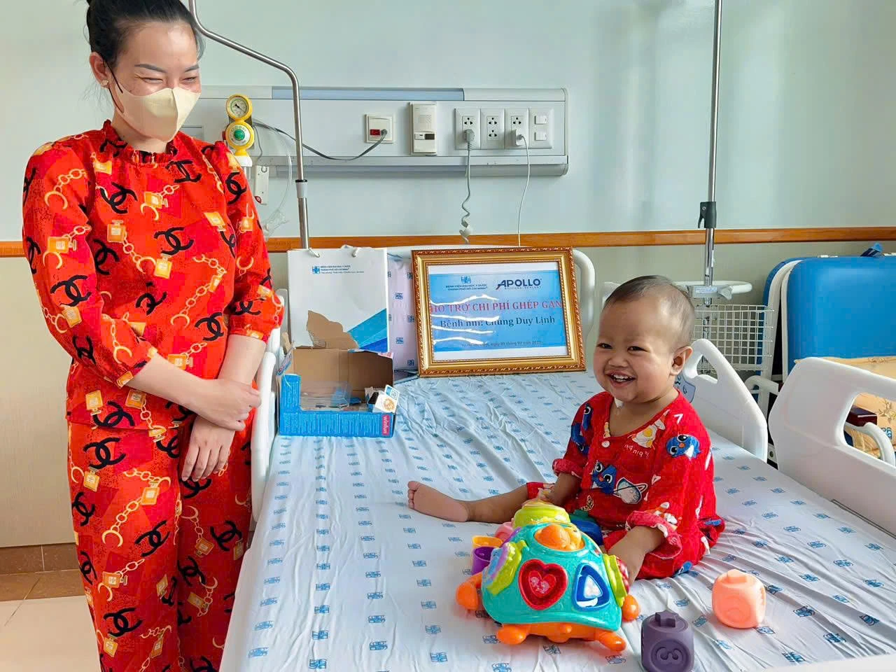 Nụ cười trên môi bé C.D.L sau hành trình ghép gan thành công