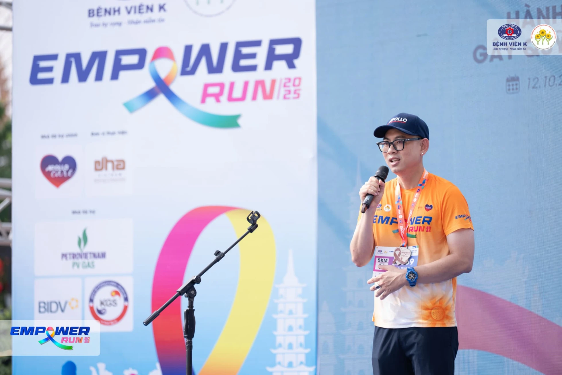 Đại diện Tập đoàn Apollo® phát biểu tại giải chạy hành trình tiếp sức 2025
