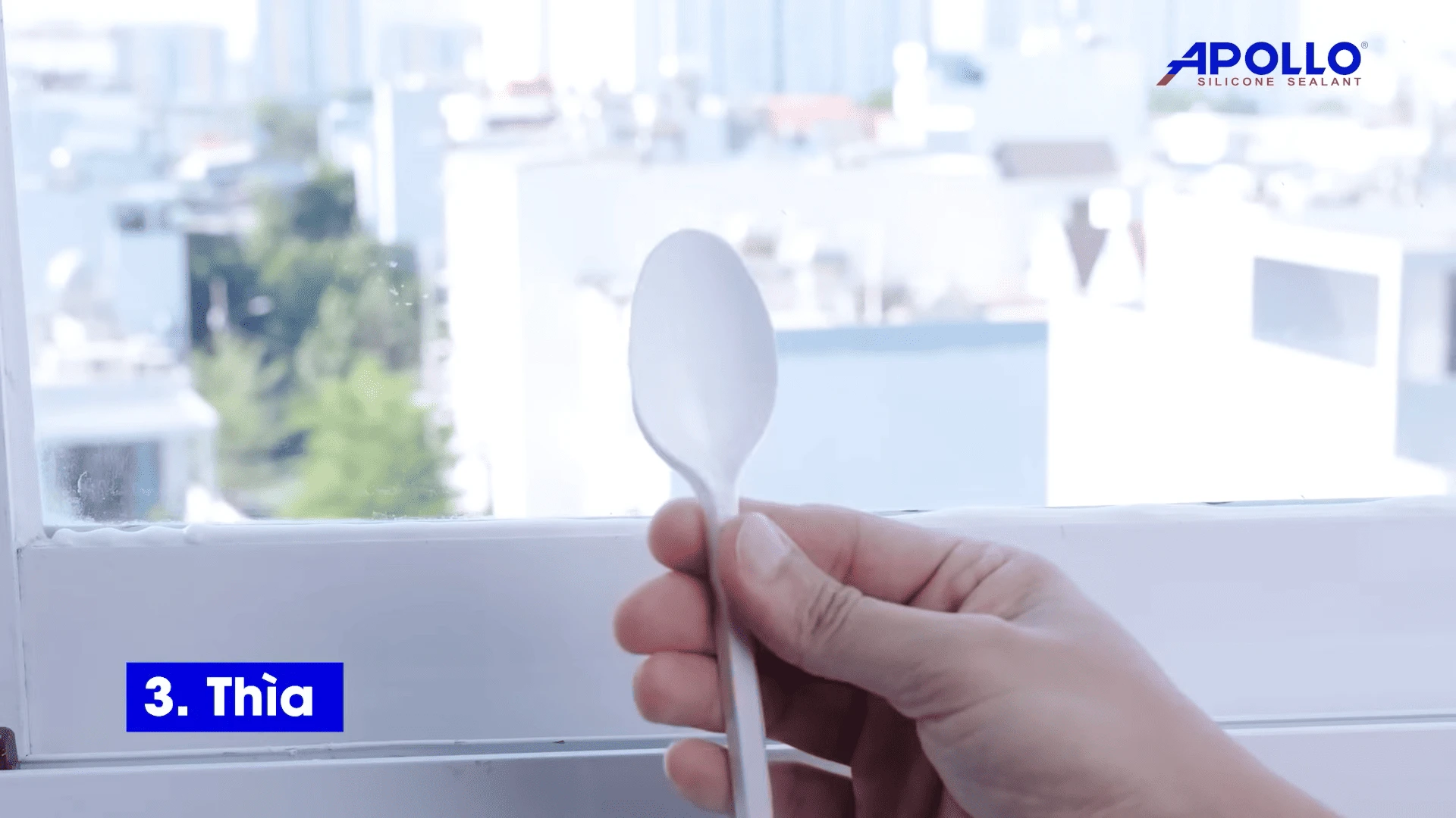 Có thể sử dụng thìa nhựa để làm dụng cụ miết keo silicon