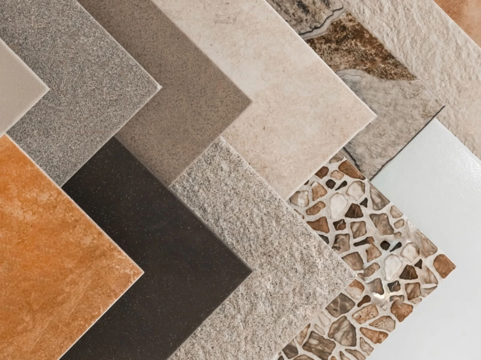 Chọn vật liệu dán sàn phù hợp với từng vị trí trong nhà giúp đảm bảo hiệu quả thi công tốt nhất