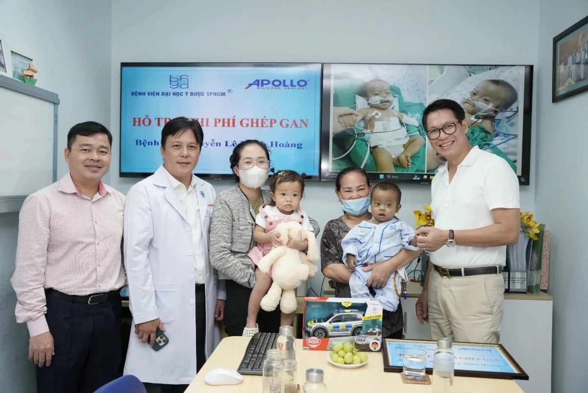 Chủ tịch tập đoàn Apollo tài trợ ghép gan cho hai bé có hoàn cảnh khó khăn