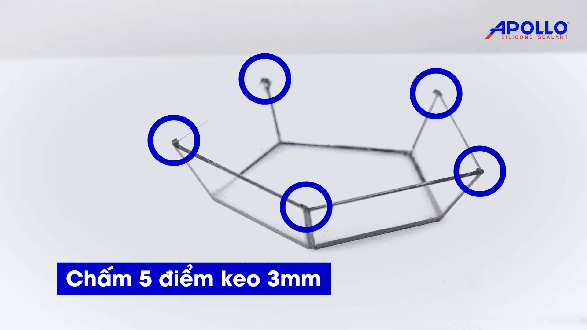 Chấm các điểm keo lên vị trí tiếp xúc giúp tăng hiệu quả gắn kết của keo silicon