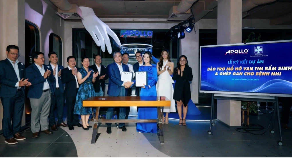 Lễ ký kết hợp tác giữa Tập đoàn Apollo và Bệnh viện Đại học Y Dược TP.HCM trong dự án bảo trợ mổ tim và ghép gan cho bệnh nhi có hoàn cảnh khó khăn