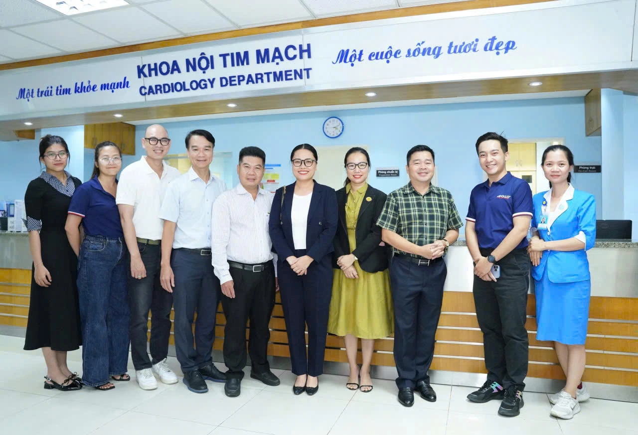 Đại diện Tập đoàn Apollo và đội ngũ y bác sĩ tại Bệnh viện Đại học Y Dược TP.HCM