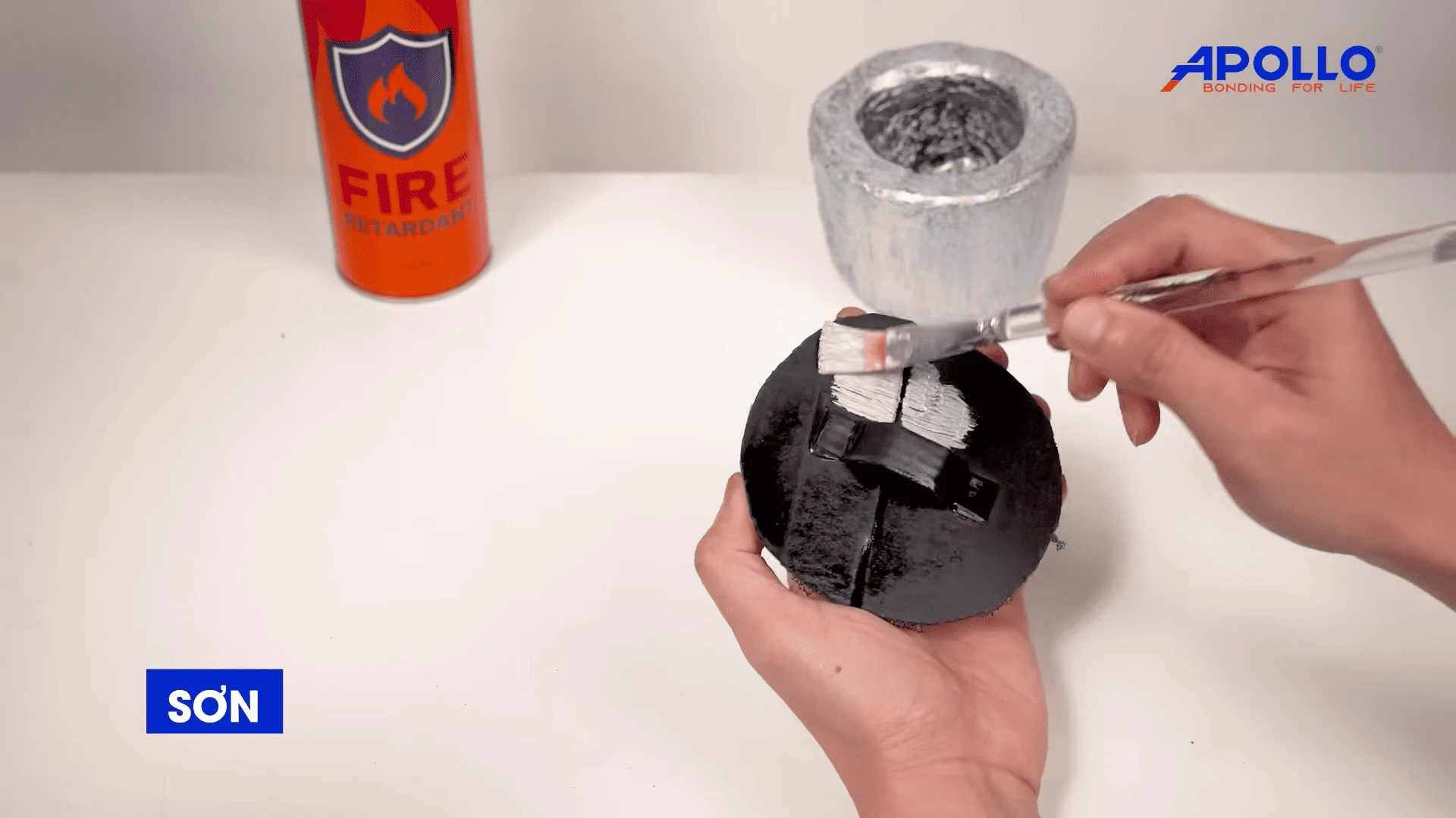 Sơn phủ mô hình nồi bánh chưng thêm phần sinh động hơn