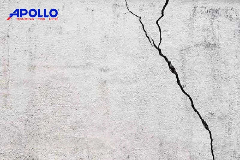 Đối với trường hợp tường nứt dọc lớn, nên trao đổi với đơn vị thầu xây dựng để được hỗ trợ khắc phục tình trạng nứt tường