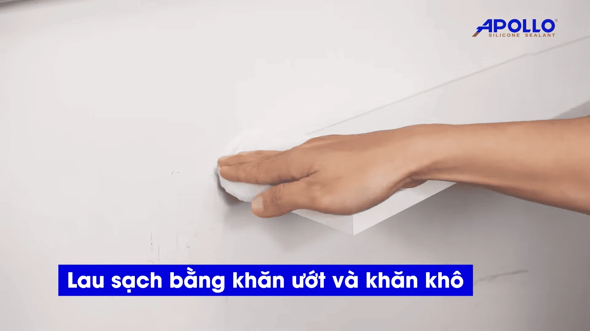 Vệ sinh sạch bề mặt trước thi công giúp tăng hiệu quả chất trám