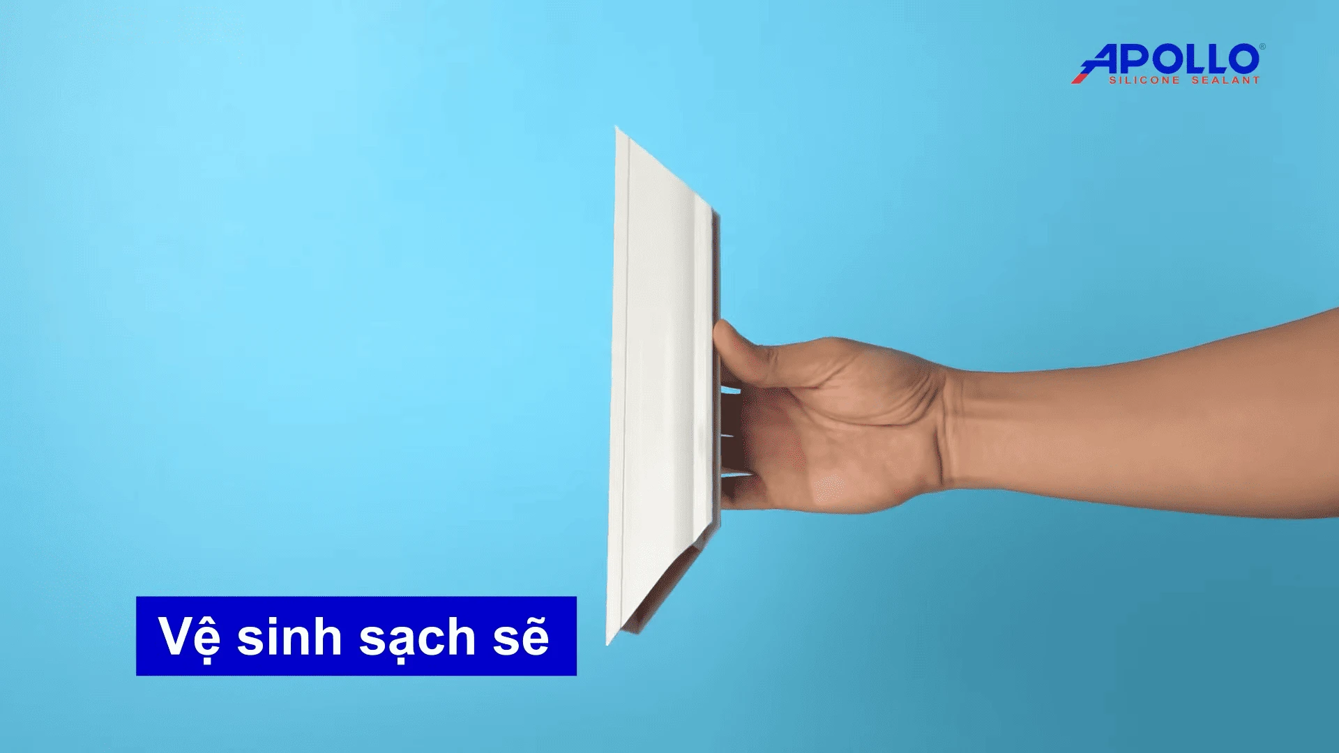 Vệ sinh sạch sẽ bề mặt trước khi bắn keo ép góc cửa nhôm Apollo PU Adhesive