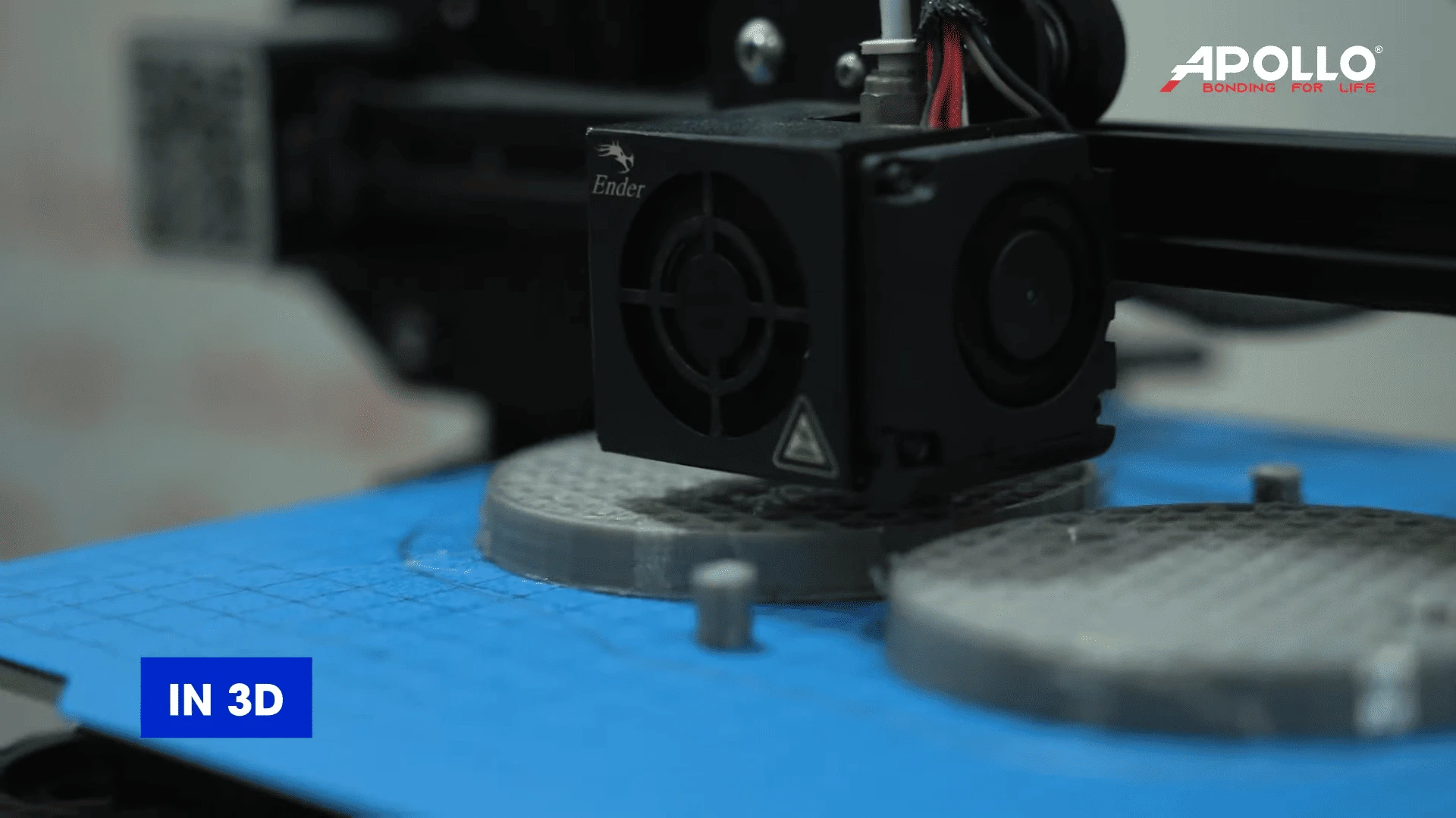 Sử dụng máy in 3d hoặc quả bóng nhựa để tạo khuôn hình tròn cho quả địa cầu phát sáng