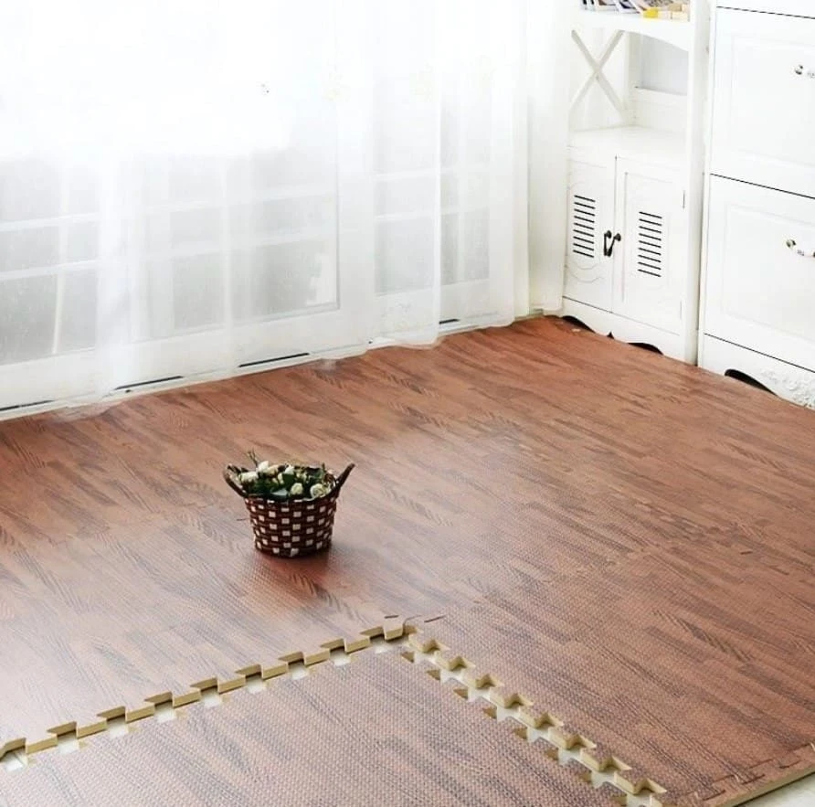 Thảm xốp ghép sàn dùng tạo bề mặt êm ái, chống trơn trượt, giữ ấm chân vào mùa lạnh và giảm chấn thương khi va đập