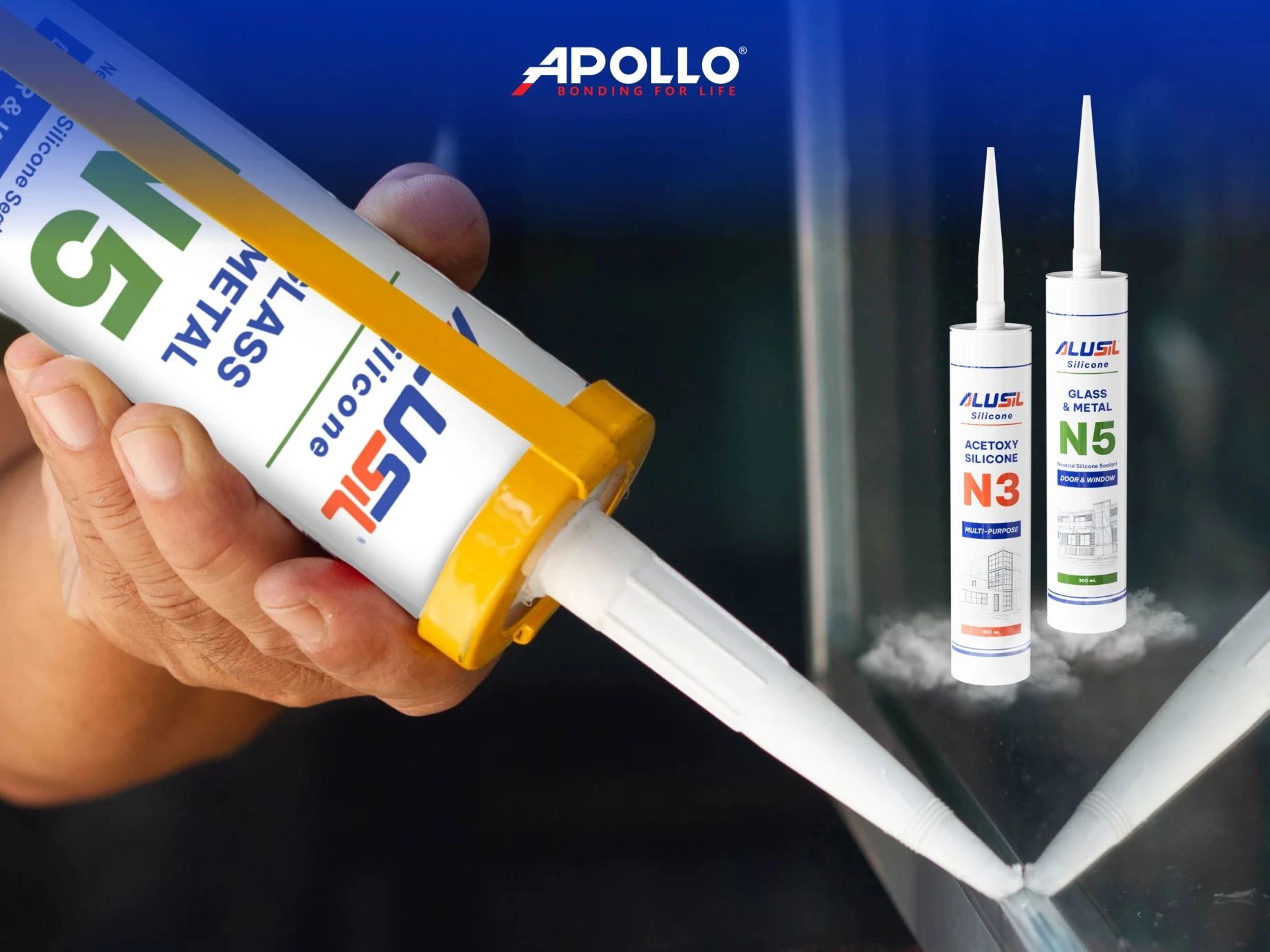 Thi công chuẩn chỉnh với keo Alusil bám dính ổn định, đàn hồi tốt, phù hợp khí hậu khắc nghiệt tại Việt Nam.