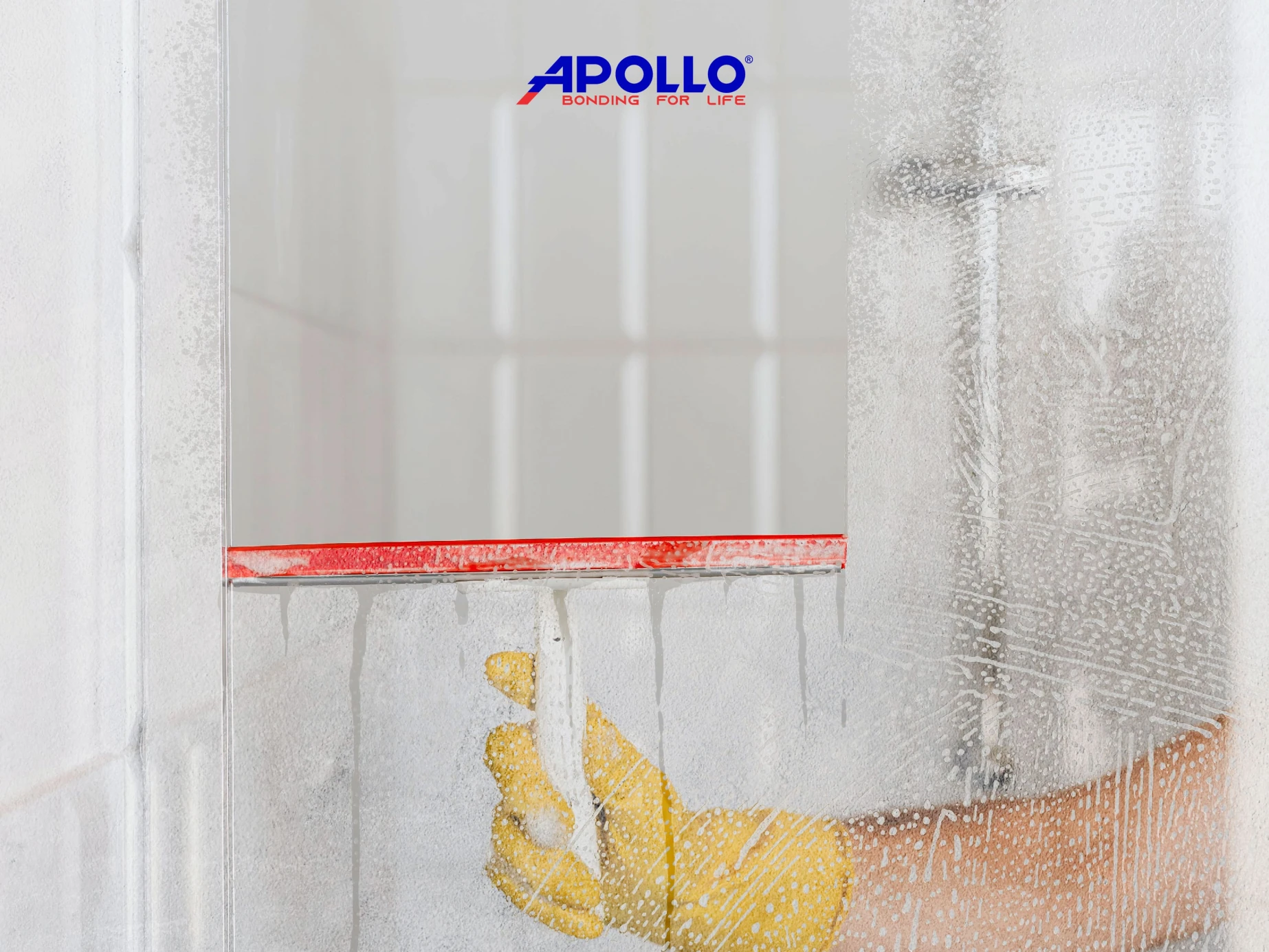 Vệ sinh bề mặt bắn keo giúp đảm bảo chất lượng keo silicone, từ đó nâng cao hiệu quả thi công