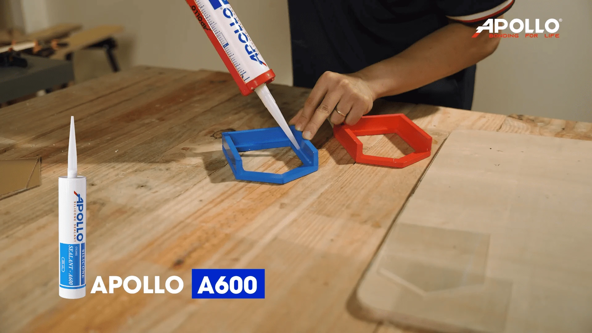 Bắn Apollo Silicone A600 cố định miếng mica với khung nhà ngân hàng giúp làm lớp đệm chống sóc khi bé thả đồng xu thường xuyên mà không bị nứt