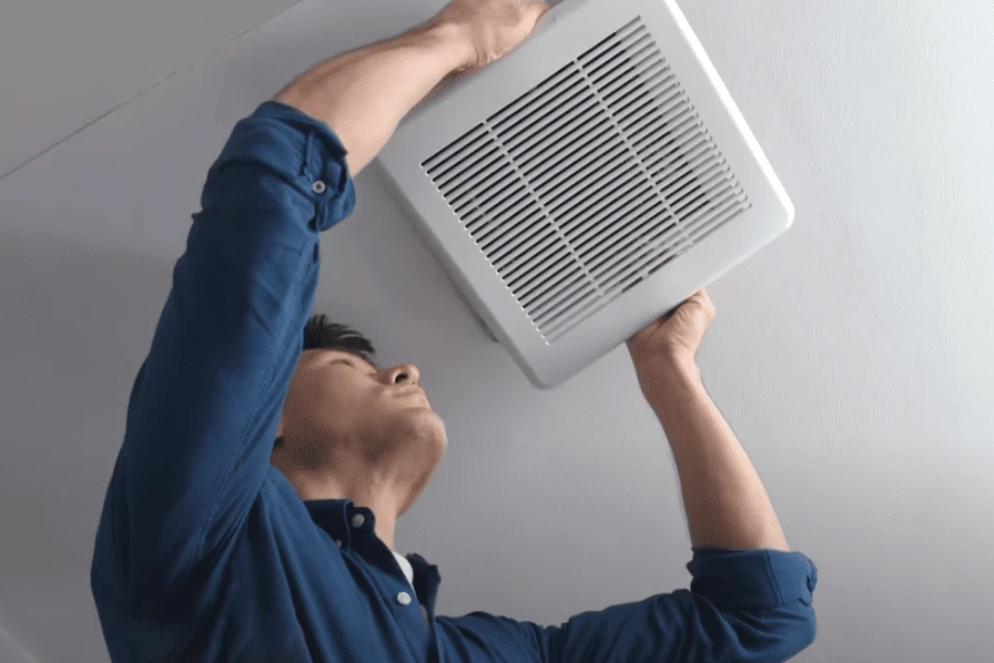 Sử dụng quạt thông gió ở những khu vực kín giúp hỗ trợ đẩy mùi keo silicone ra ngoài