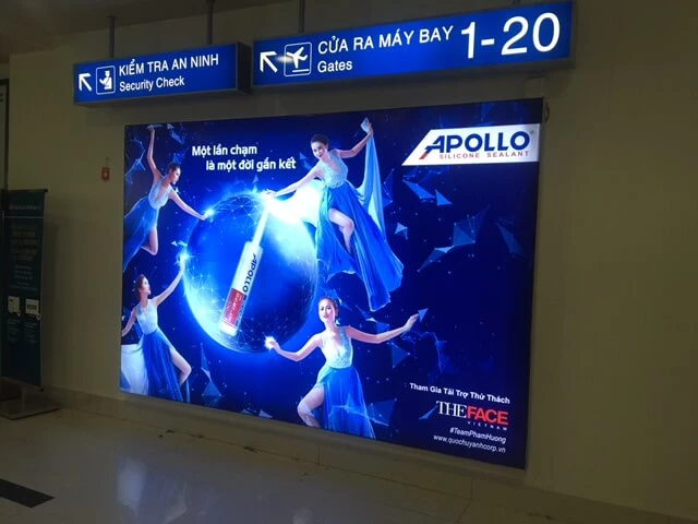 Hình ảnh Team Phạm Hương chiến thắng thử thách APOLLO Silicone tài trợ xuất hiện tại các Banner quảng cáo tại Sân bay 