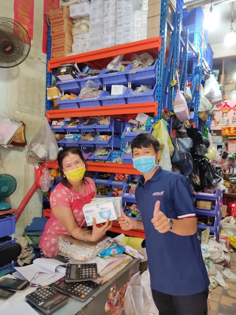 Giving masks to customers from the second period of Covid-19