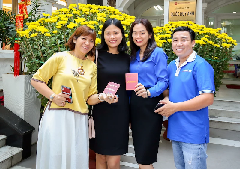 Quoc Huy Anh Corp joined “The Red Sunday” Campaign of Tien Phong News