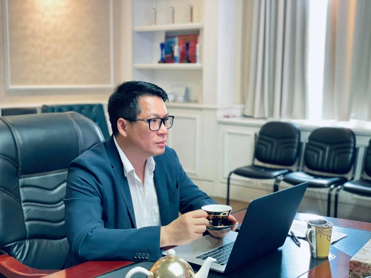Apollo Silicone - shining a word of heart  Entrepreneur Ngo Quoc Cuong