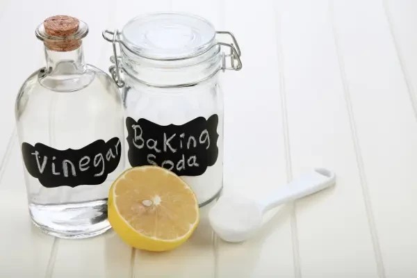 Baking soda cũng là phương pháp hữu hiệu để làm sạch vết mốc silicone